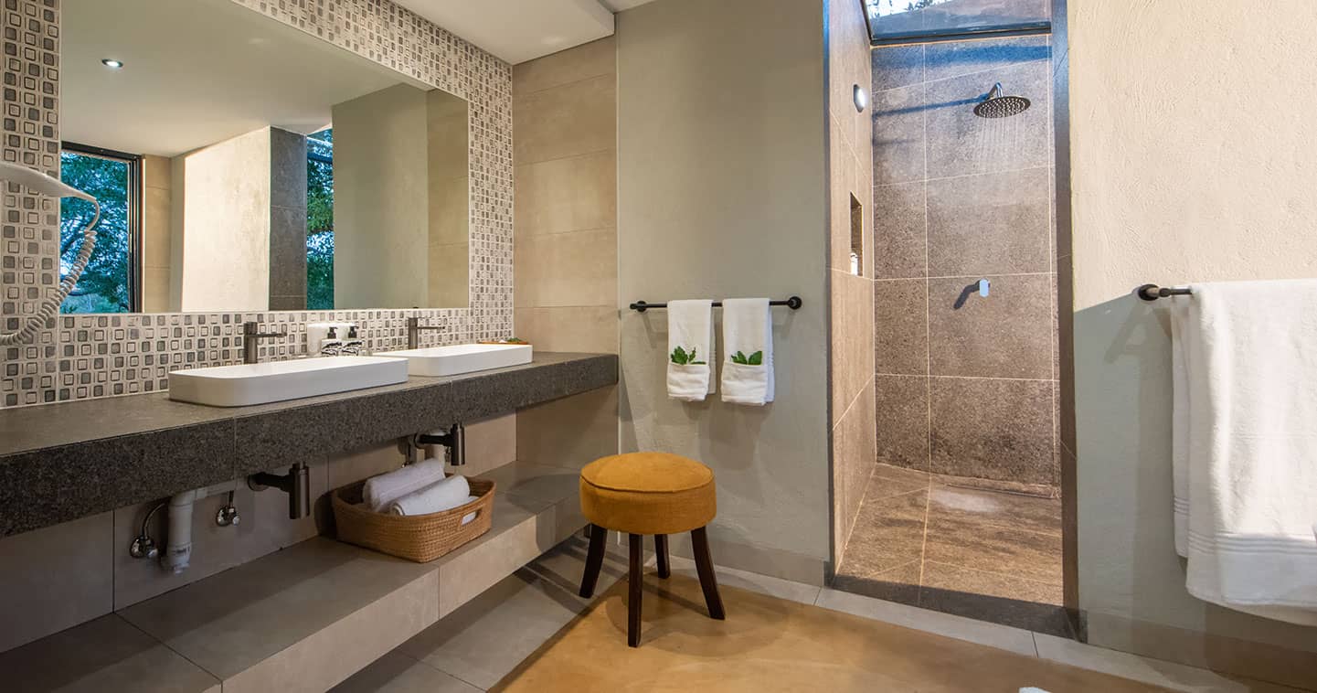 The bathroom of a suite at Idube in  Sabi Sands