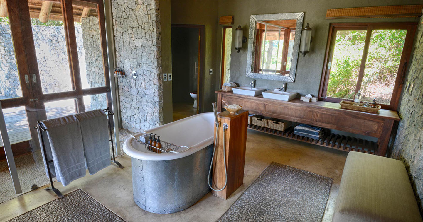 Luxury Leadwood Lodge bathroom in Sabi Sand Game Reserve