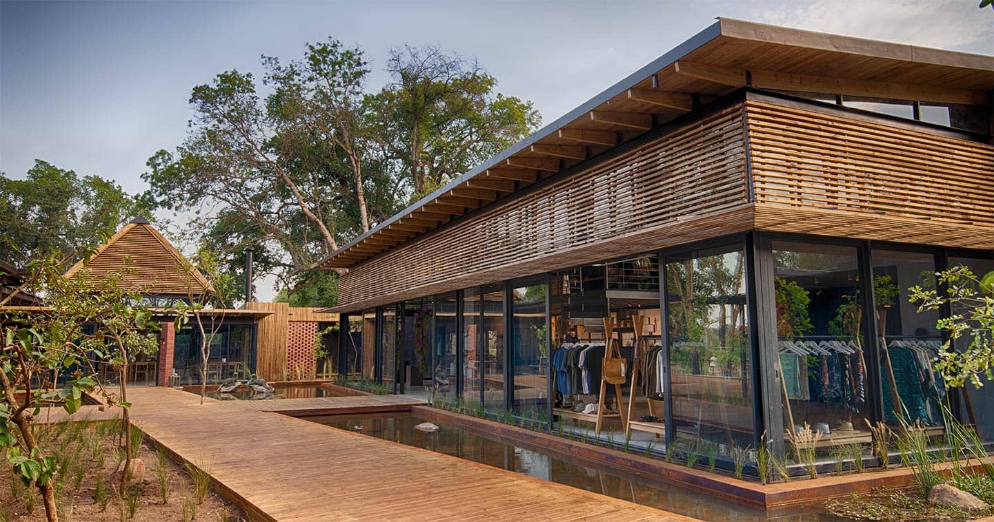 The main lodge at Lion Sands River Lodge